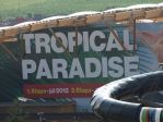 Plakat zapowiadający wielkie otwarcie<p>Tropical Paradise - widok z zewnątrz<p>