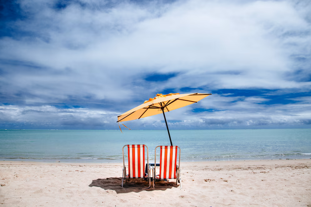 Parasol plażowy – niezbędny towarzysz letniego wypoczyku